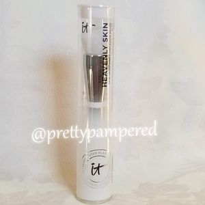 It Cosmetics Heavenly Skin Completion Brush